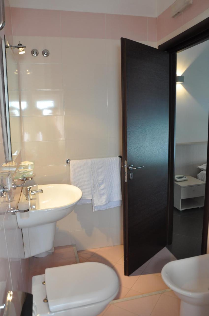 Albergo Riviera Spineta Battipaglia Exterior photo